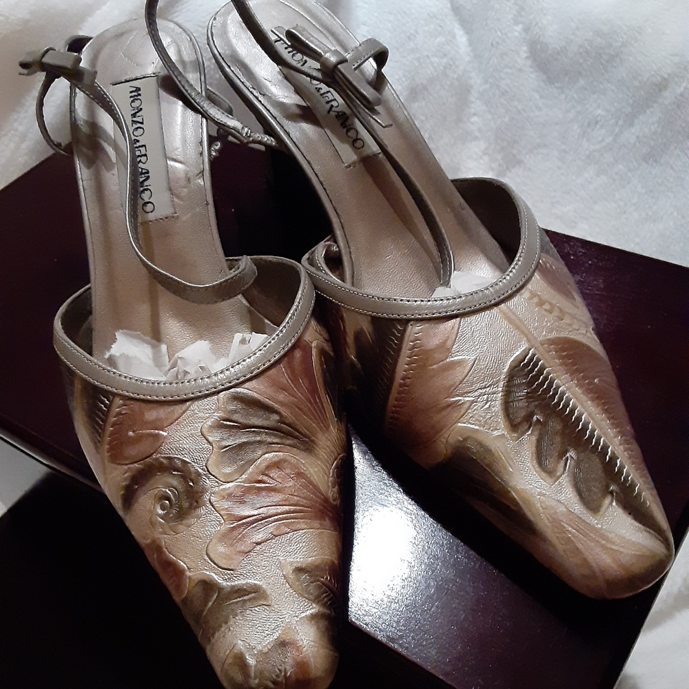 Flower pattern low heels